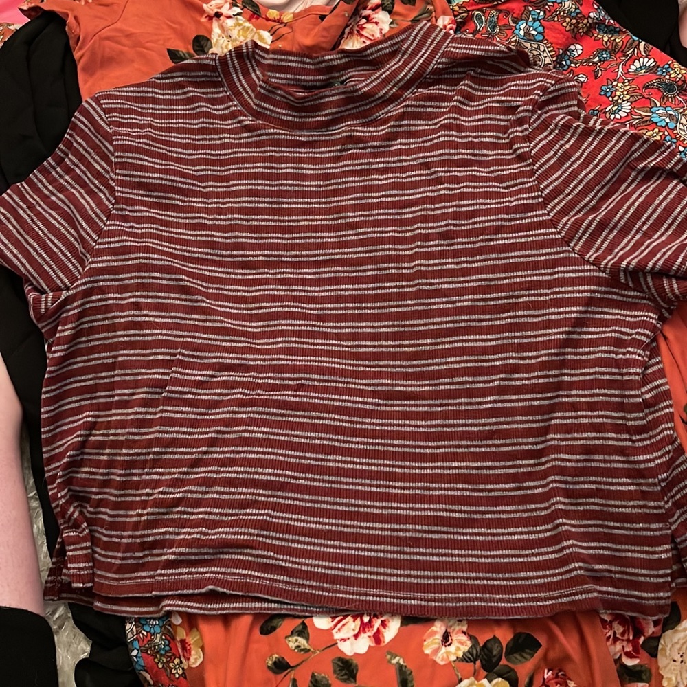 90s style crop top